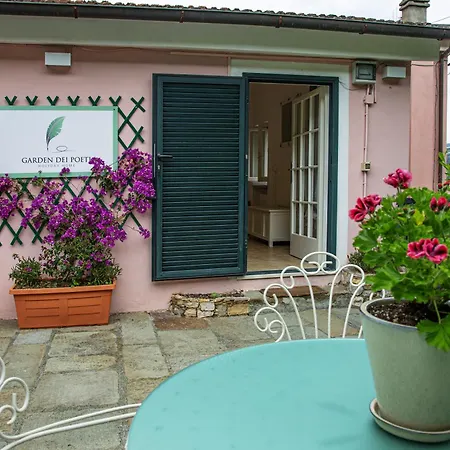 Lägenhet Garden Dei Poeti