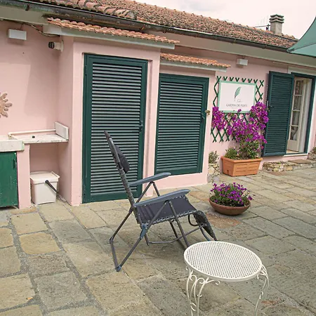 Apartment Garden Dei Poeti