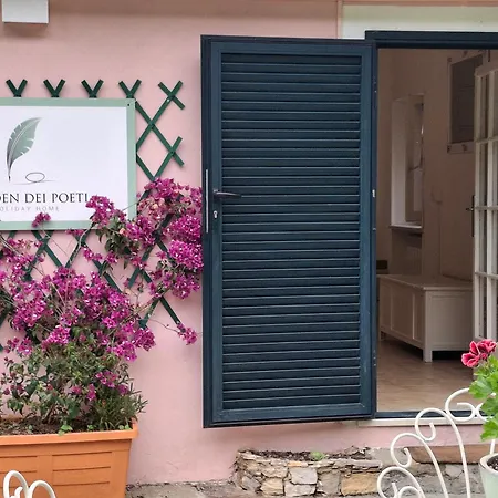 Lägenhet Garden Dei Poeti *